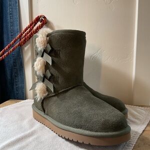 NWOT - Koolaburra by UGG - Green Winter Boots with side Bows